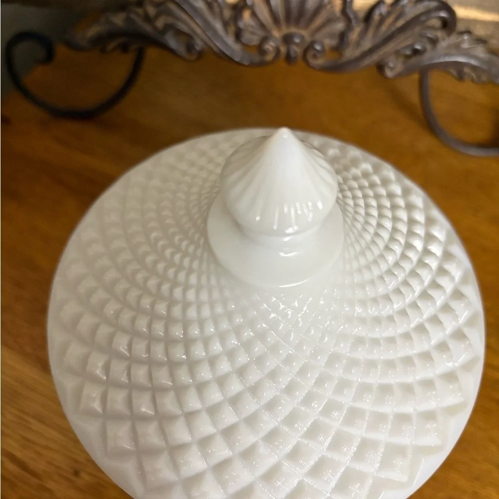 Vintage Westmoreland Milk Glass White English Hobnail Pedestal LiddedCandy Dish - Picture 2 of 7